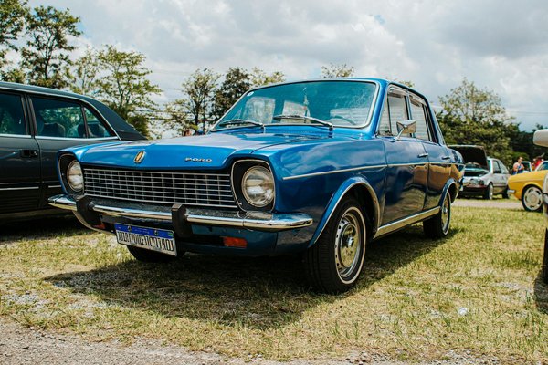 Winter Fashion in London: Unlock the Art of Color Blocking with These Expert Tips!